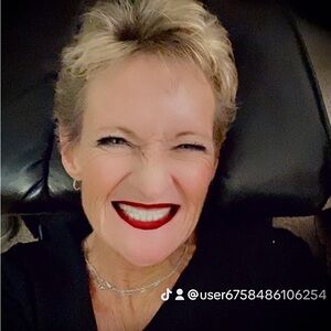 Meet your Posher, Andrea